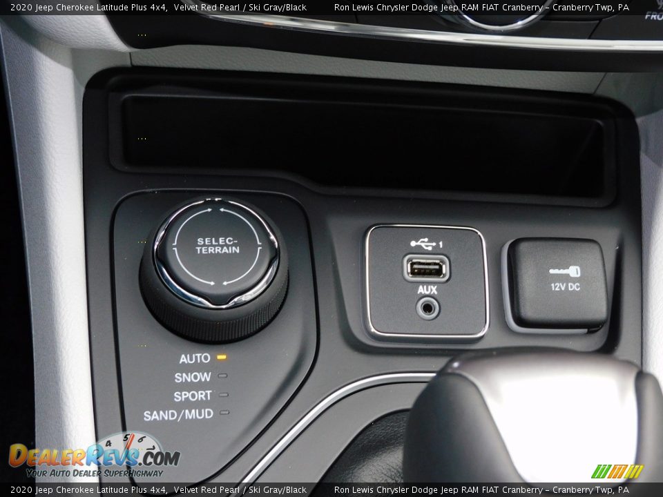 Controls of 2020 Jeep Cherokee Latitude Plus 4x4 Photo #20