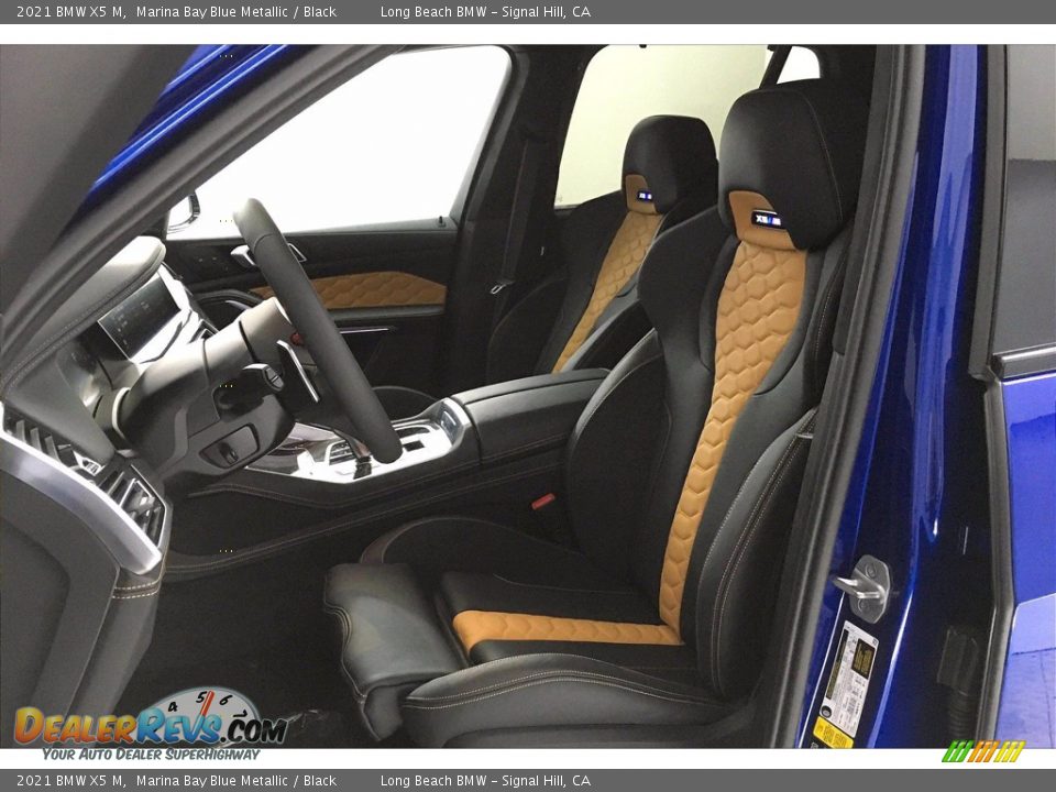 Front Seat of 2021 BMW X5 M  Photo #9
