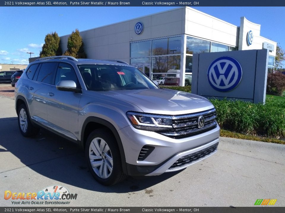 Front 3/4 View of 2021 Volkswagen Atlas SEL 4Motion Photo #1