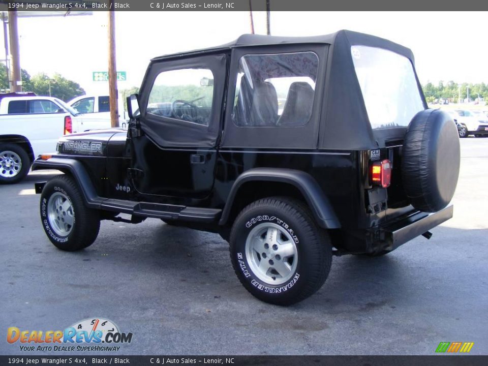 1994 Jeep Wrangler S 4x4 Black / Black Photo #2