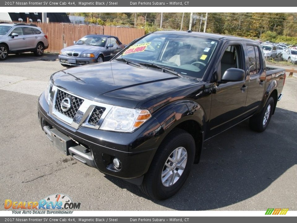 2017 Nissan Frontier SV Crew Cab 4x4 Magnetic Black / Steel Photo #1