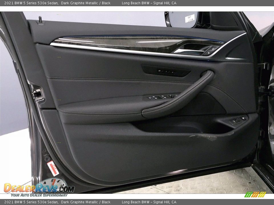 Door Panel of 2021 BMW 5 Series 530e Sedan Photo #13