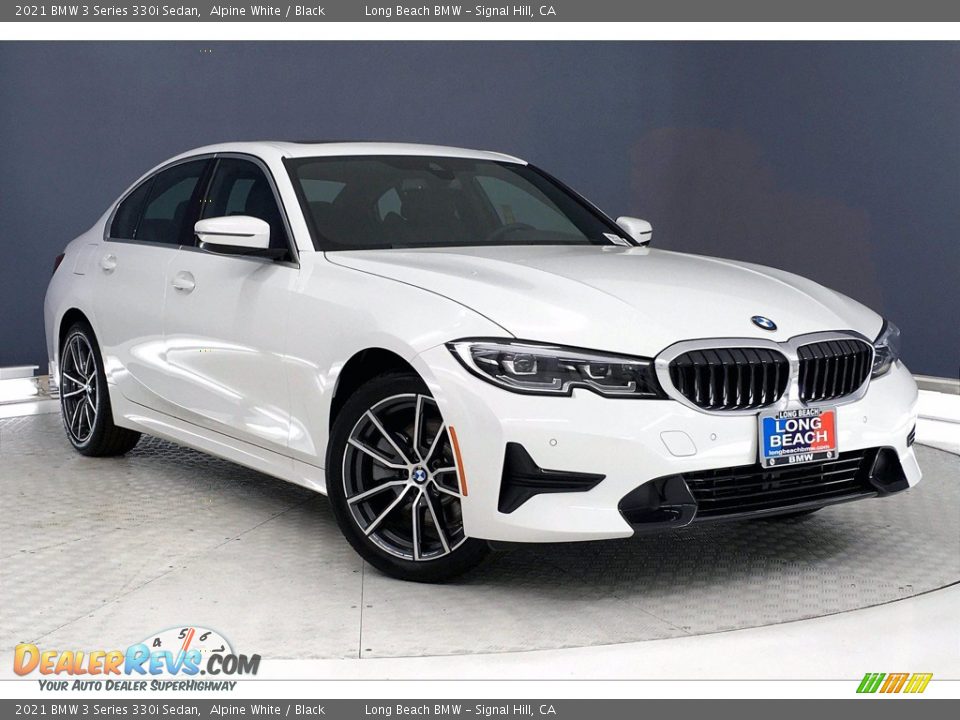 Front 3/4 View of 2021 BMW 3 Series 330i Sedan Photo #19