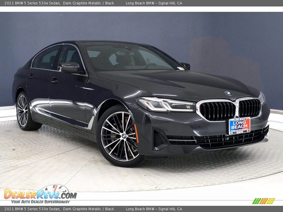 Front 3/4 View of 2021 BMW 5 Series 530e Sedan Photo #19