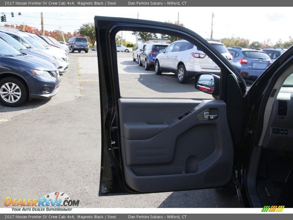 2017 Nissan Frontier SV Crew Cab 4x4 Magnetic Black / Steel Photo #9