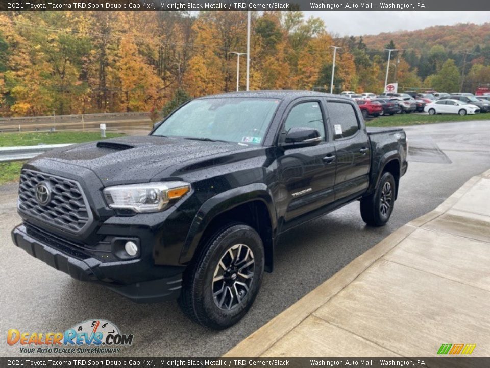 Front 3/4 View of 2021 Toyota Tacoma TRD Sport Double Cab 4x4 Photo #7