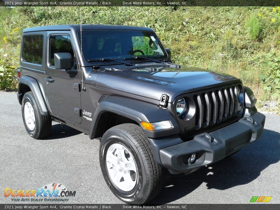 Front 3/4 View of 2021 Jeep Wrangler Sport 4x4 Photo #4