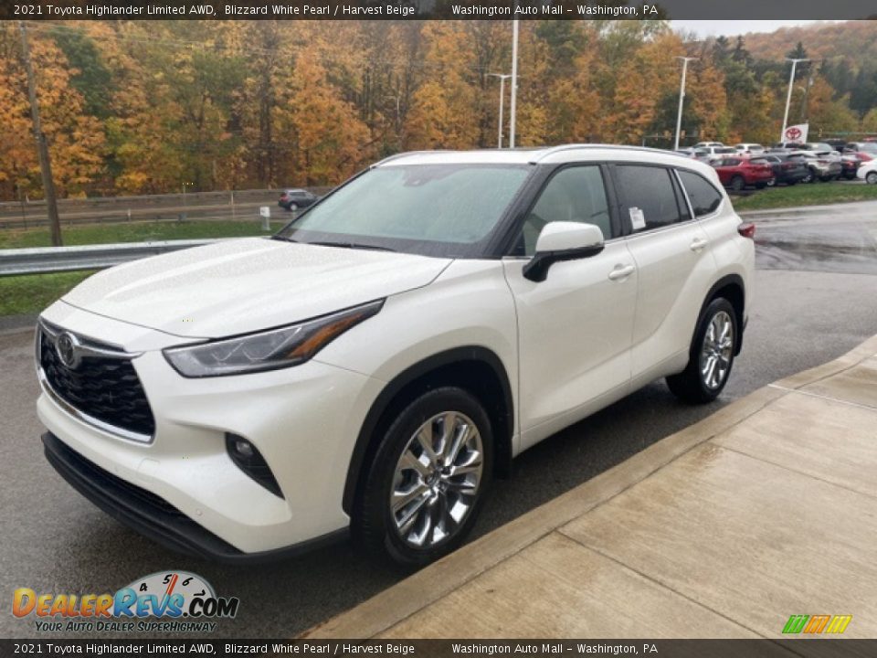 Front 3/4 View of 2021 Toyota Highlander Limited AWD Photo #6