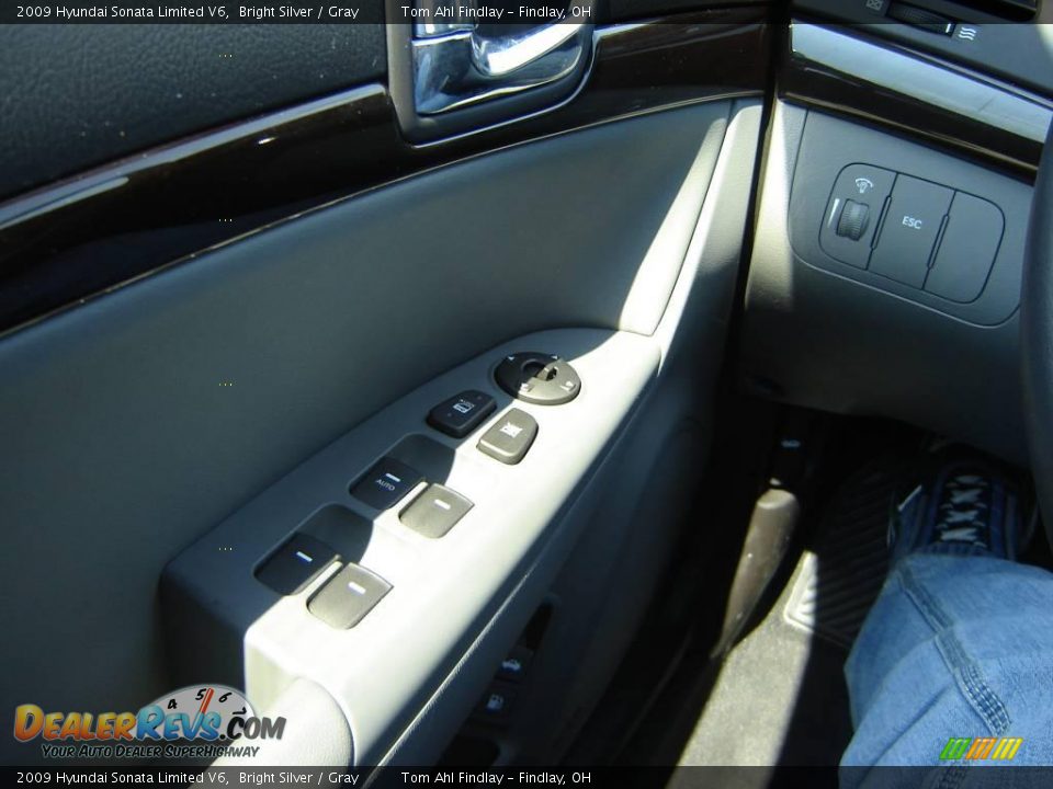 2009 Hyundai Sonata Limited V6 Bright Silver / Gray Photo #16