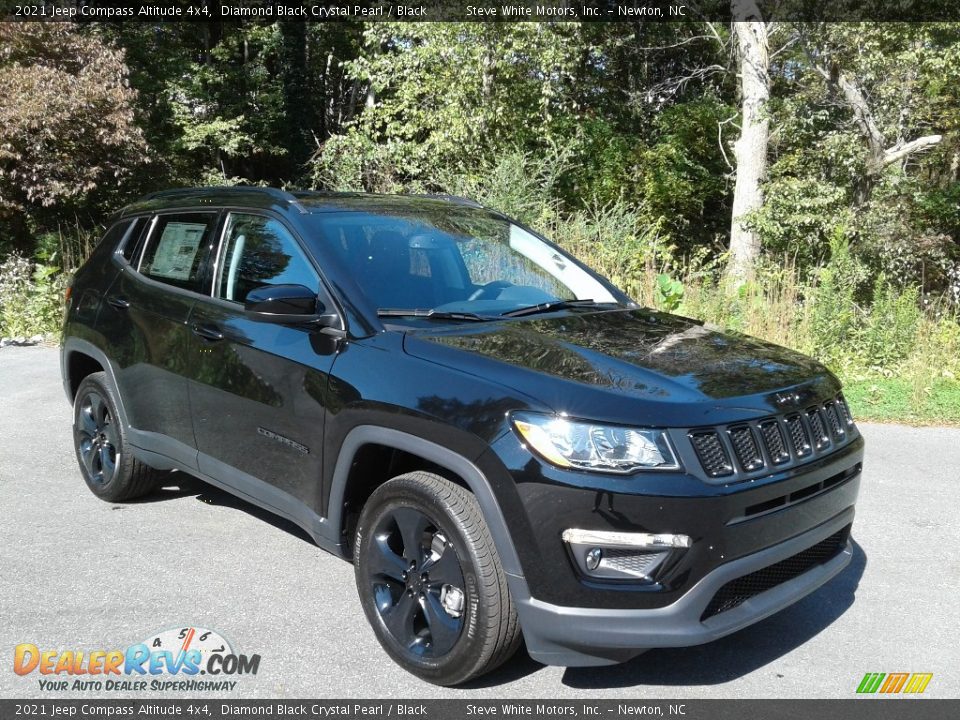 Front 3/4 View of 2021 Jeep Compass Altitude 4x4 Photo #4