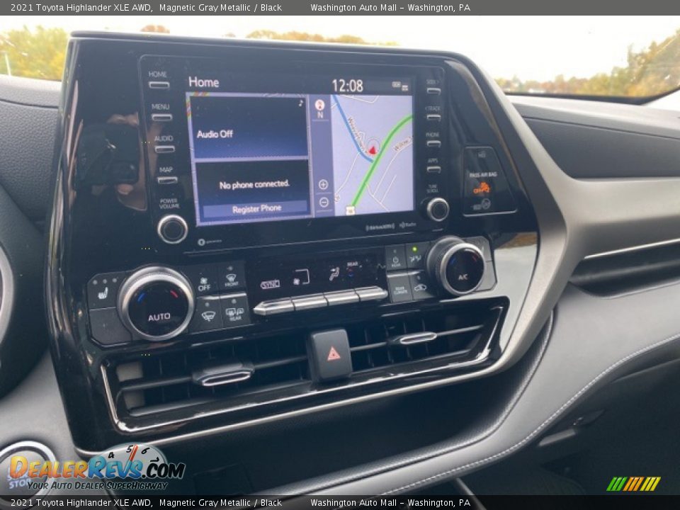 Controls of 2021 Toyota Highlander XLE AWD Photo #11