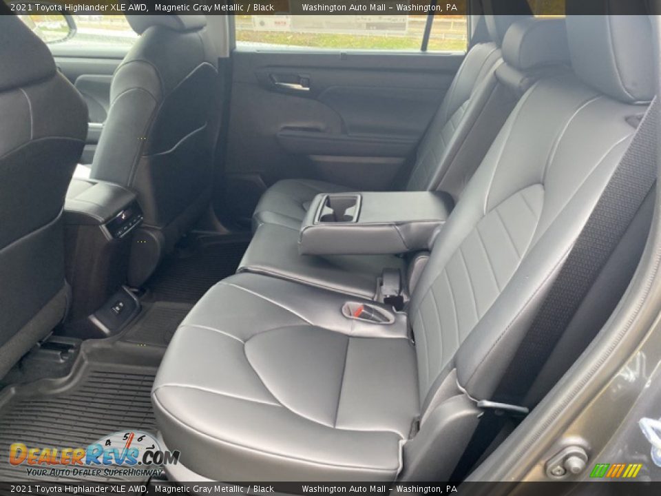 Rear Seat of 2021 Toyota Highlander XLE AWD Photo #28