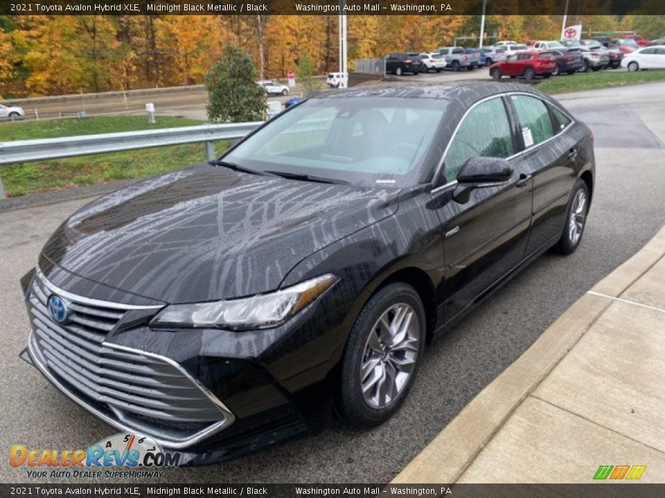 Front 3/4 View of 2021 Toyota Avalon Hybrid XLE Photo #8