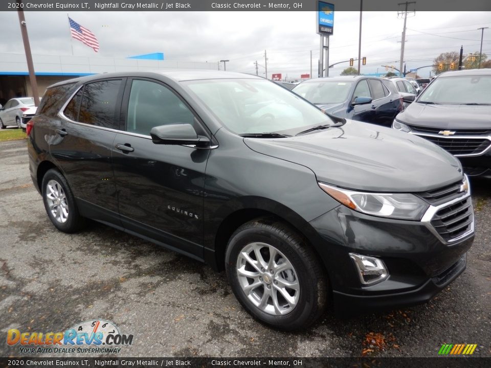 Front 3/4 View of 2020 Chevrolet Equinox LT Photo #3