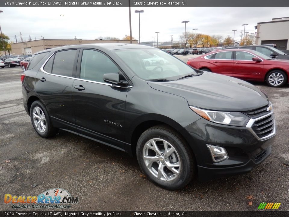 Front 3/4 View of 2020 Chevrolet Equinox LT AWD Photo #3