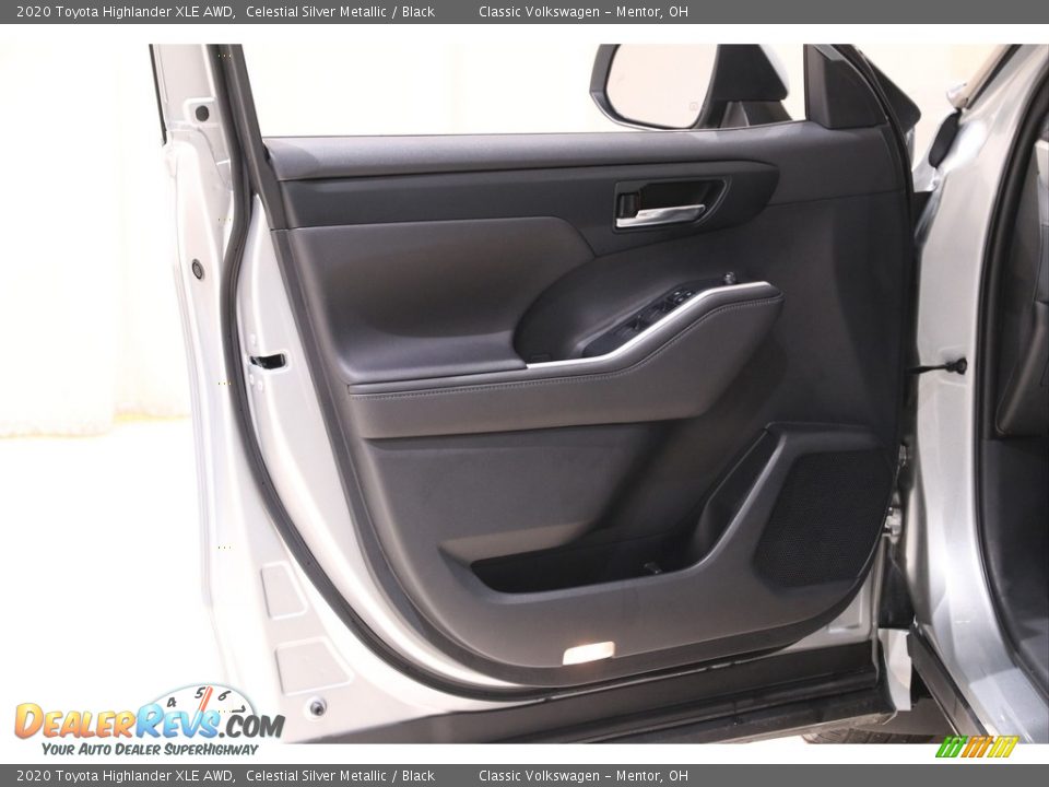 Door Panel of 2020 Toyota Highlander XLE AWD Photo #4