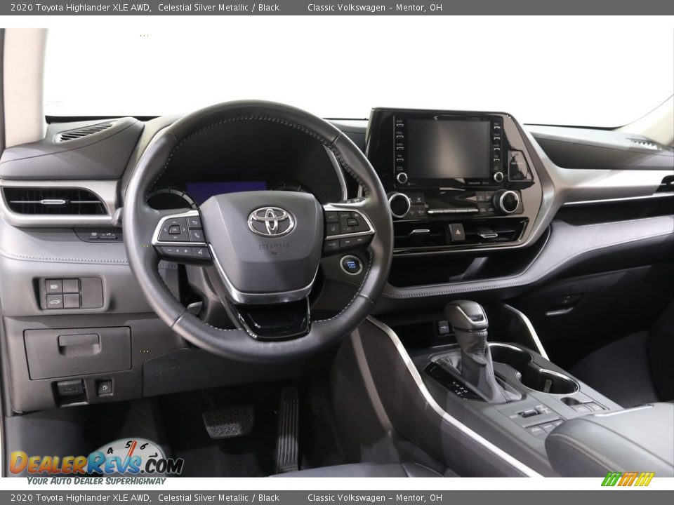 Dashboard of 2020 Toyota Highlander XLE AWD Photo #6