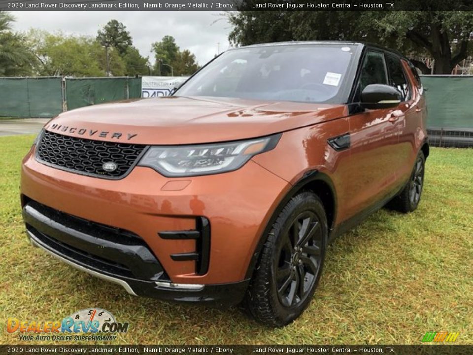 Front 3/4 View of 2020 Land Rover Discovery Landmark Edition Photo #2