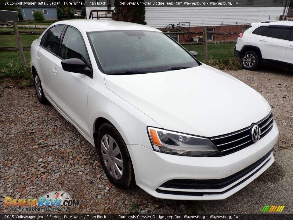 Front 3/4 View of 2015 Volkswagen Jetta S Sedan Photo #11