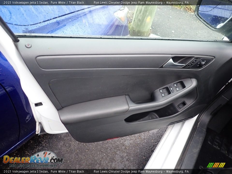 Door Panel of 2015 Volkswagen Jetta S Sedan Photo #12