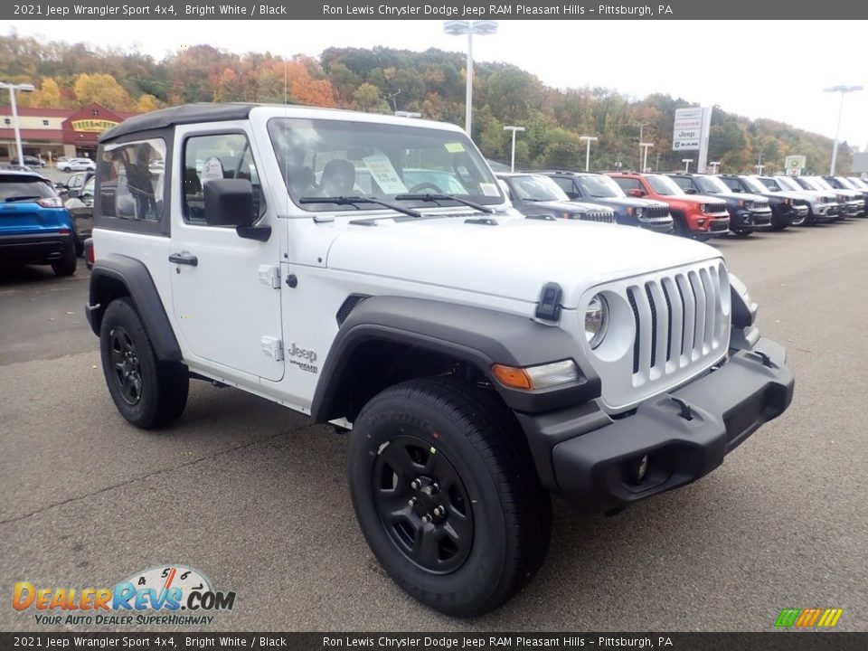 Front 3/4 View of 2021 Jeep Wrangler Sport 4x4 Photo #3