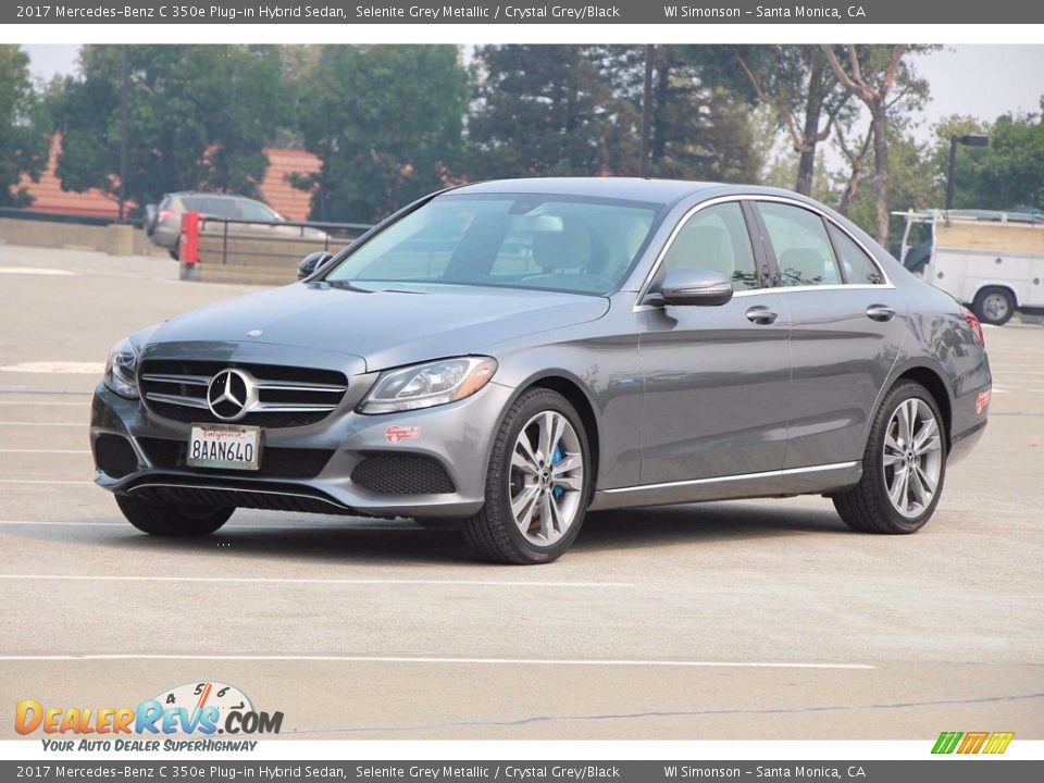 Front 3/4 View of 2017 Mercedes-Benz C 350e Plug-in Hybrid Sedan Photo #11