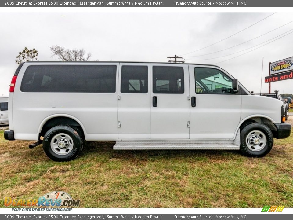 2009 Chevrolet Express 3500 Extended Passenger Van Summit White / Medium Pewter Photo #3