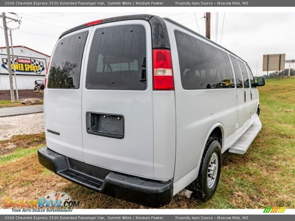 2009 Chevrolet Express 3500 Extended Passenger Van Summit White / Medium Pewter Photo #4