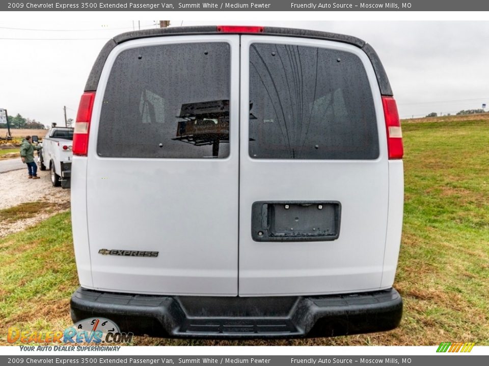 2009 Chevrolet Express 3500 Extended Passenger Van Summit White / Medium Pewter Photo #5