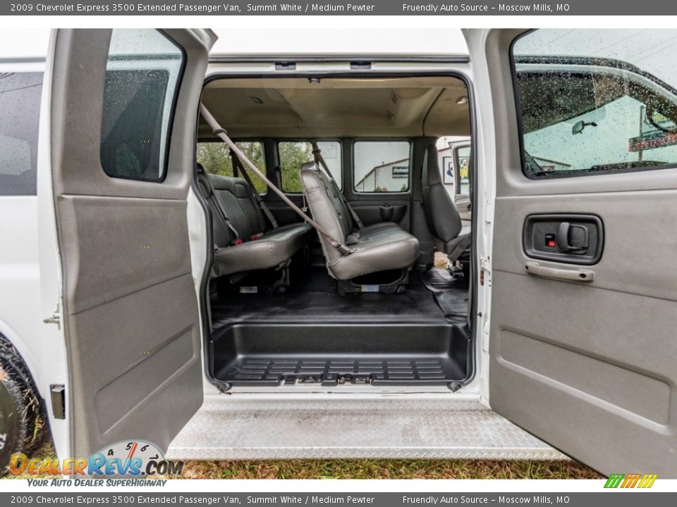 2009 Chevrolet Express 3500 Extended Passenger Van Summit White / Medium Pewter Photo #22