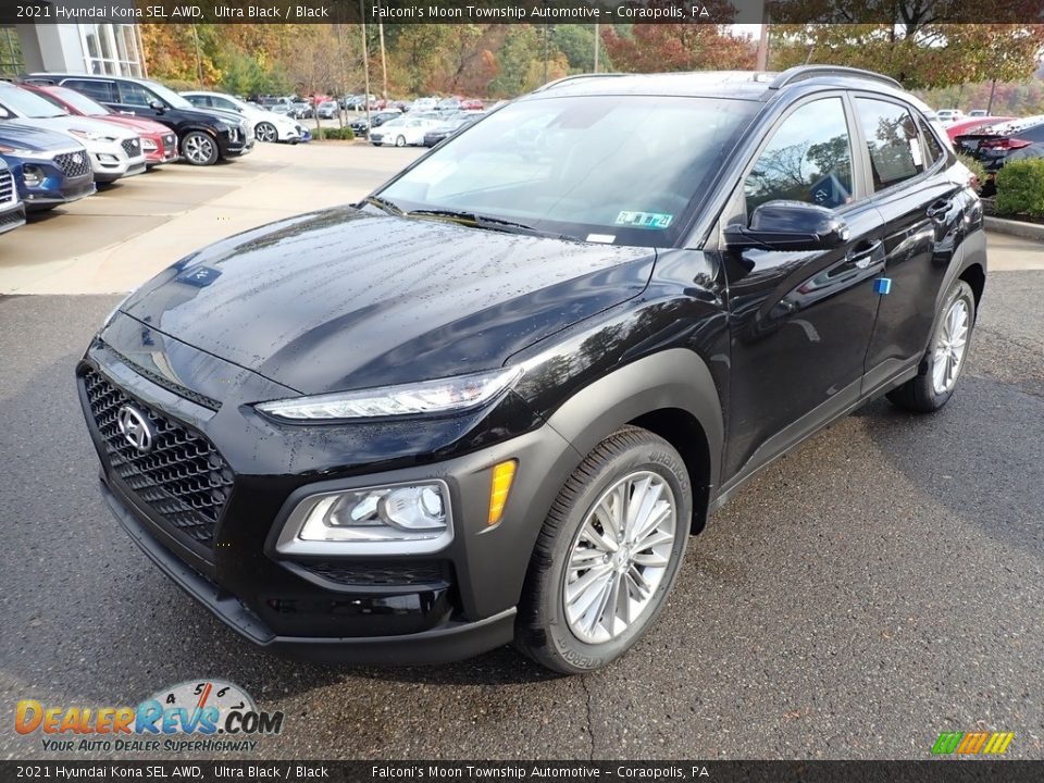 Front 3/4 View of 2021 Hyundai Kona SEL AWD Photo #5