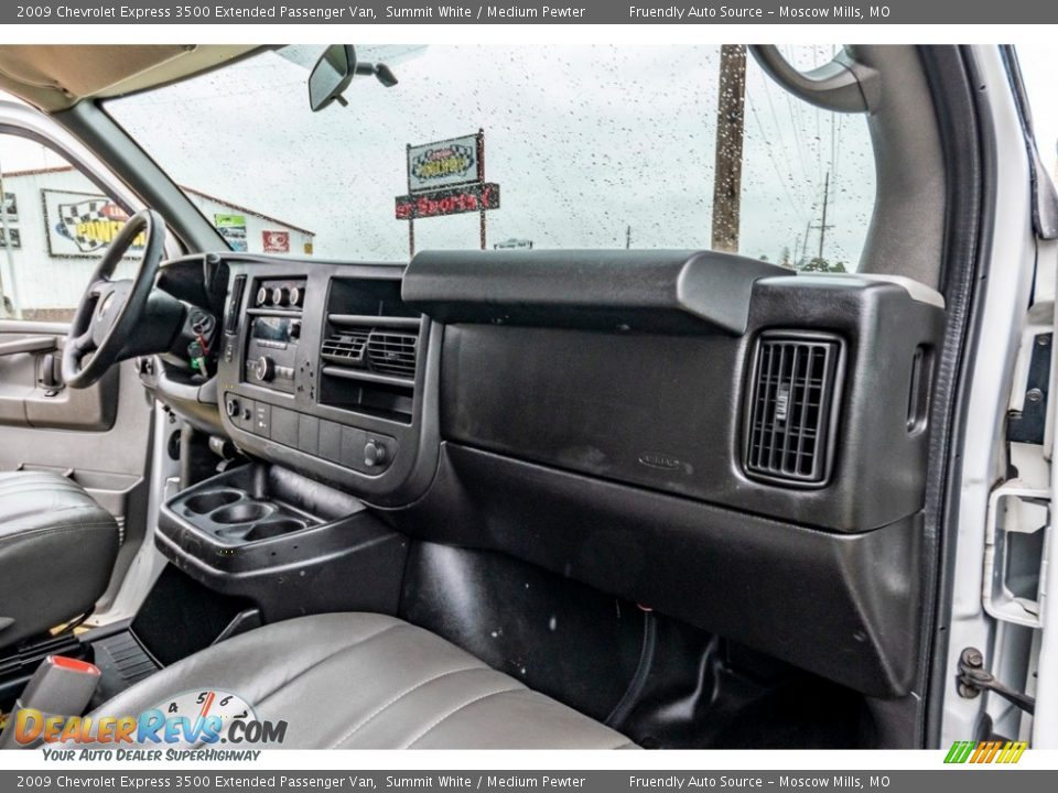 2009 Chevrolet Express 3500 Extended Passenger Van Summit White / Medium Pewter Photo #28