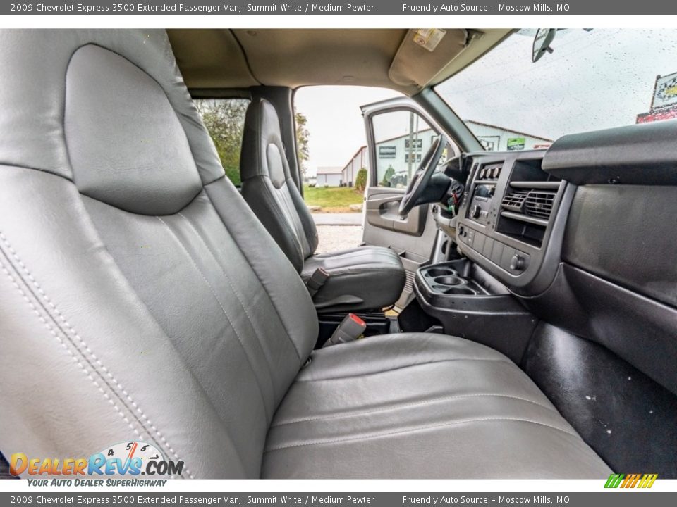 2009 Chevrolet Express 3500 Extended Passenger Van Summit White / Medium Pewter Photo #29