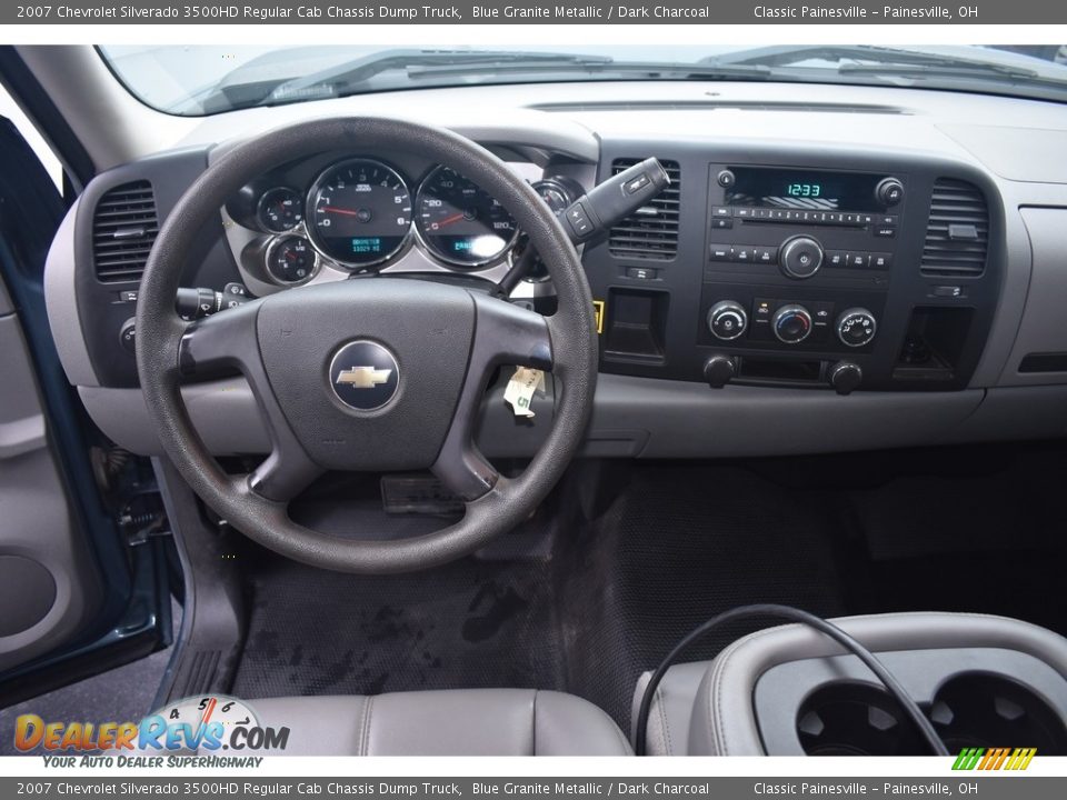 Dashboard of 2007 Chevrolet Silverado 3500HD Regular Cab Chassis Dump Truck Photo #17