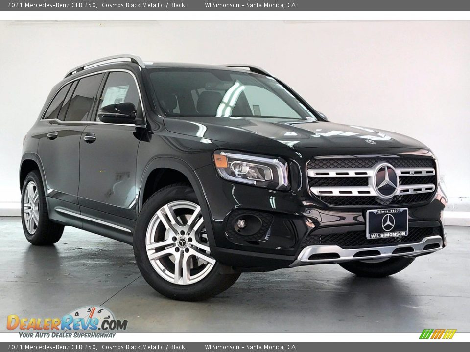 Front 3/4 View of 2021 Mercedes-Benz GLB 250 Photo #12