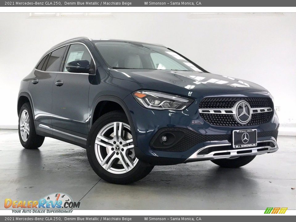 Front 3/4 View of 2021 Mercedes-Benz GLA 250 Photo #12