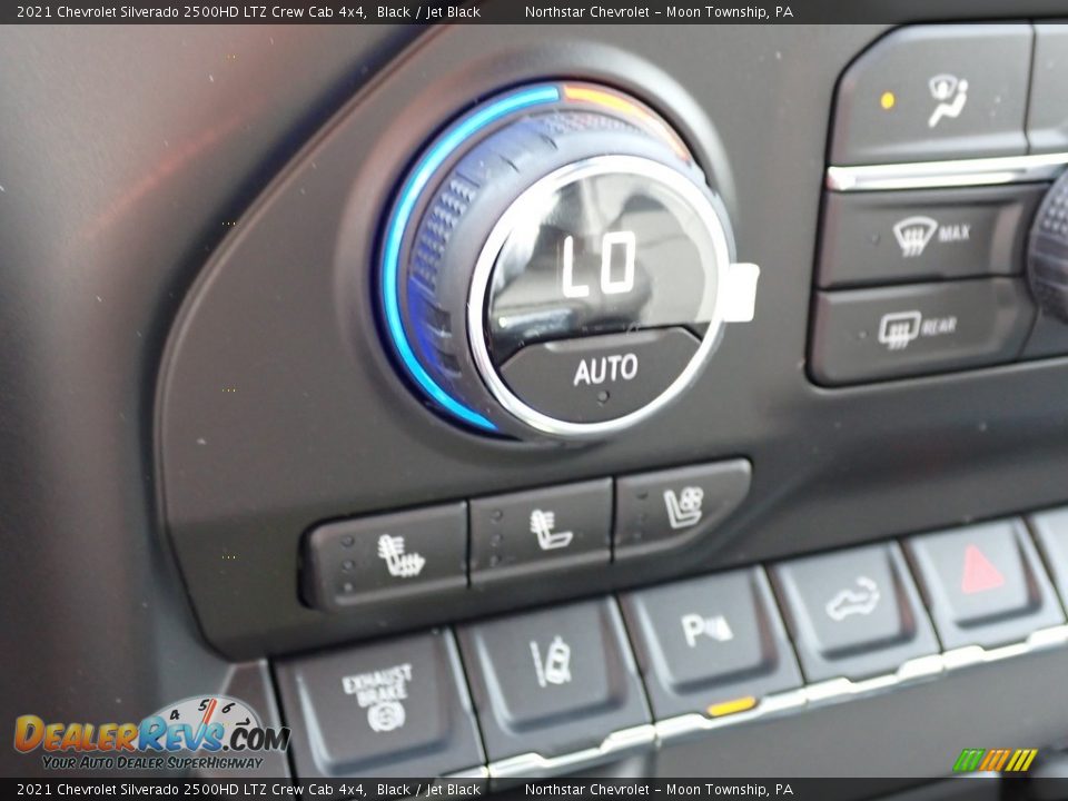 Controls of 2021 Chevrolet Silverado 2500HD LTZ Crew Cab 4x4 Photo #17