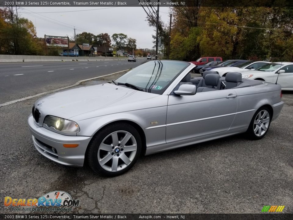 Front 3/4 View of 2003 BMW 3 Series 325i Convertible Photo #6