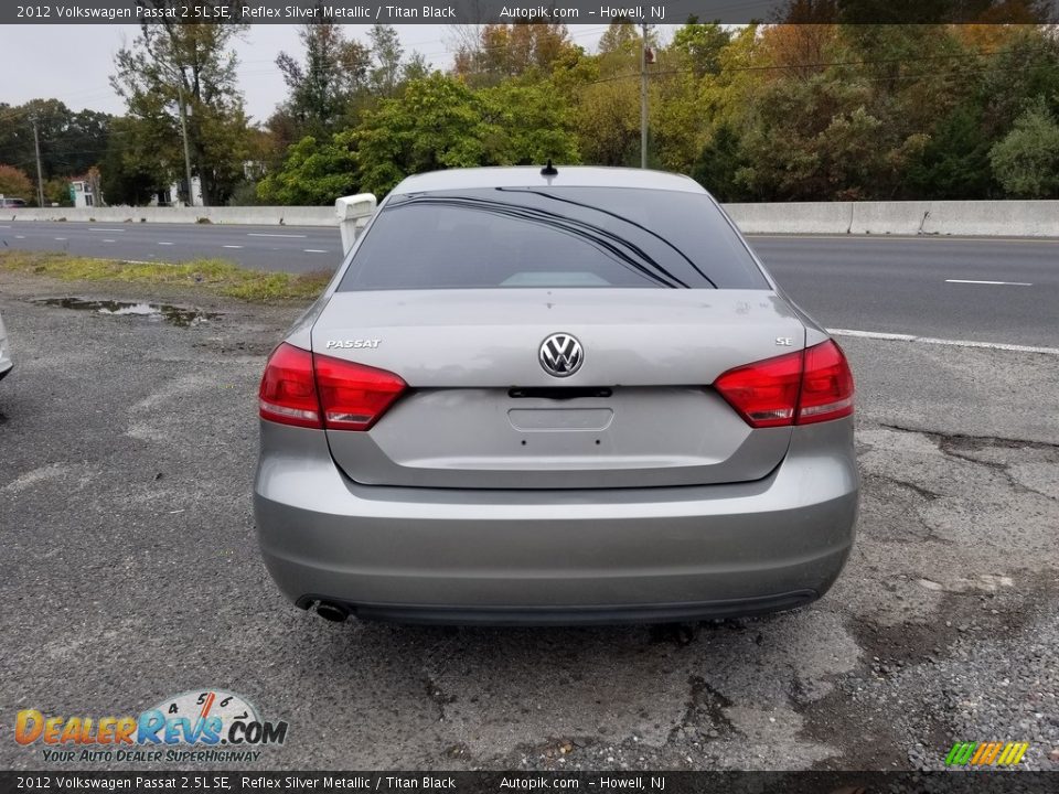 2012 Volkswagen Passat 2.5L SE Reflex Silver Metallic / Titan Black Photo #4