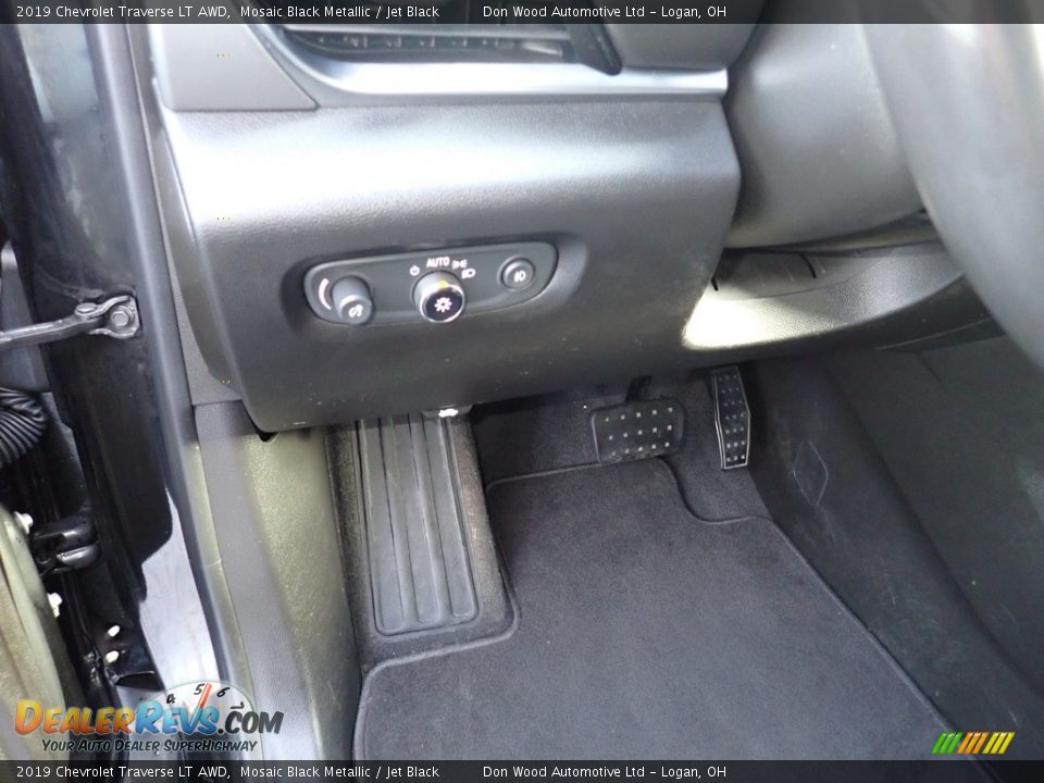 2019 Chevrolet Traverse LT AWD Mosaic Black Metallic / Jet Black Photo #22