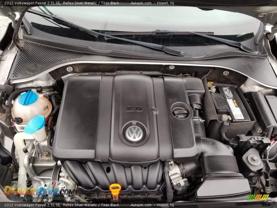 2012 Volkswagen Passat 2.5L SE Reflex Silver Metallic / Titan Black Photo #17