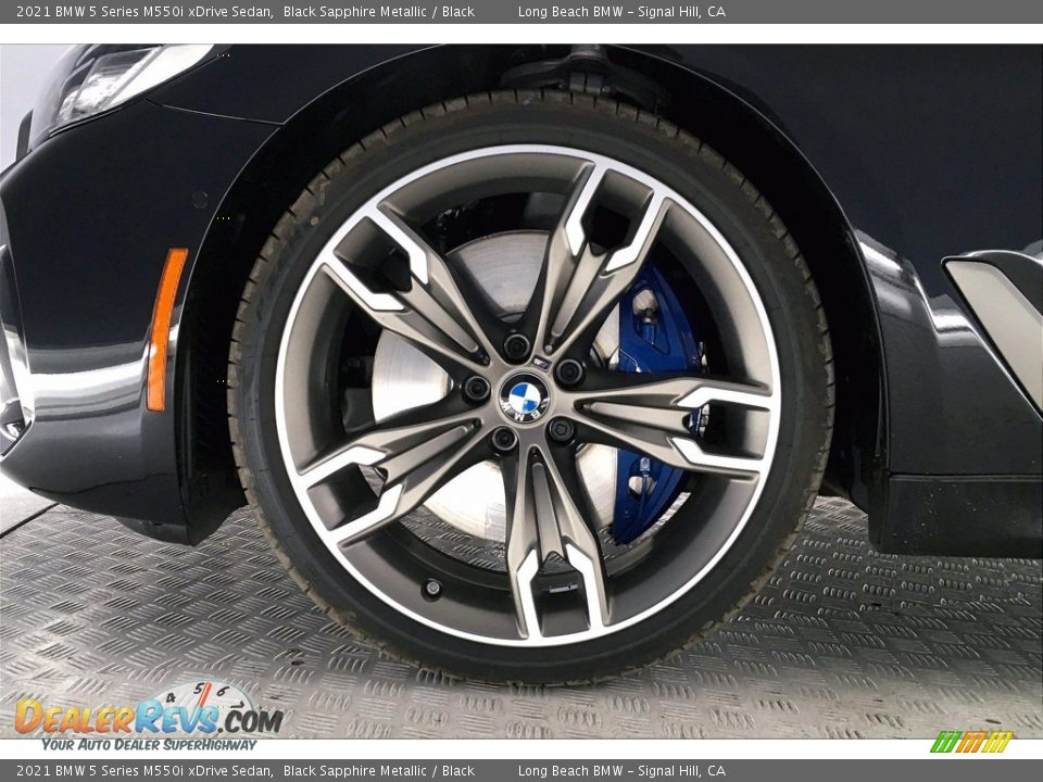 2021 BMW 5 Series M550i xDrive Sedan Wheel Photo #12