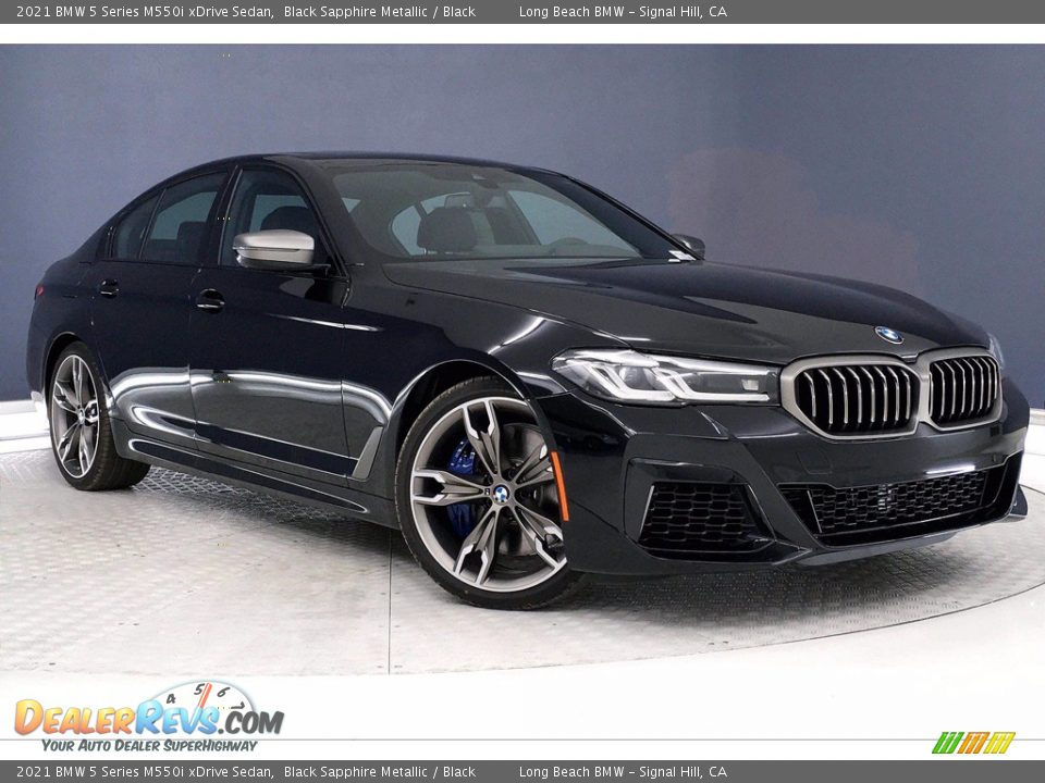 Front 3/4 View of 2021 BMW 5 Series M550i xDrive Sedan Photo #19