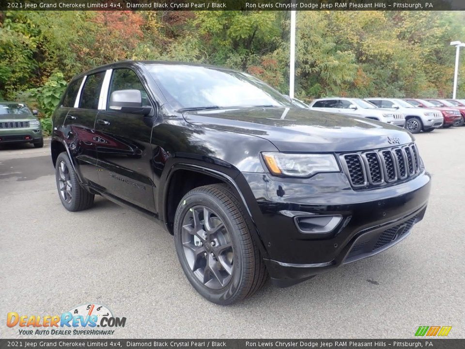 Front 3/4 View of 2021 Jeep Grand Cherokee Limited 4x4 Photo #3