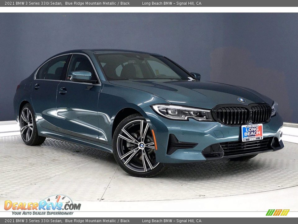 Front 3/4 View of 2021 BMW 3 Series 330i Sedan Photo #19