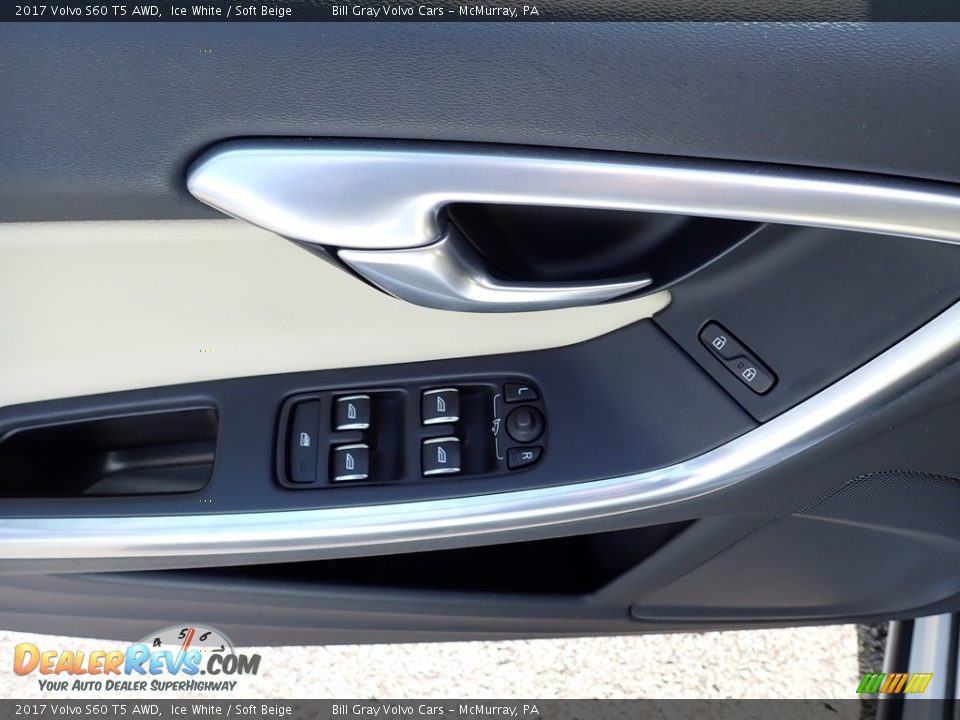 Door Panel of 2017 Volvo S60 T5 AWD Photo #14