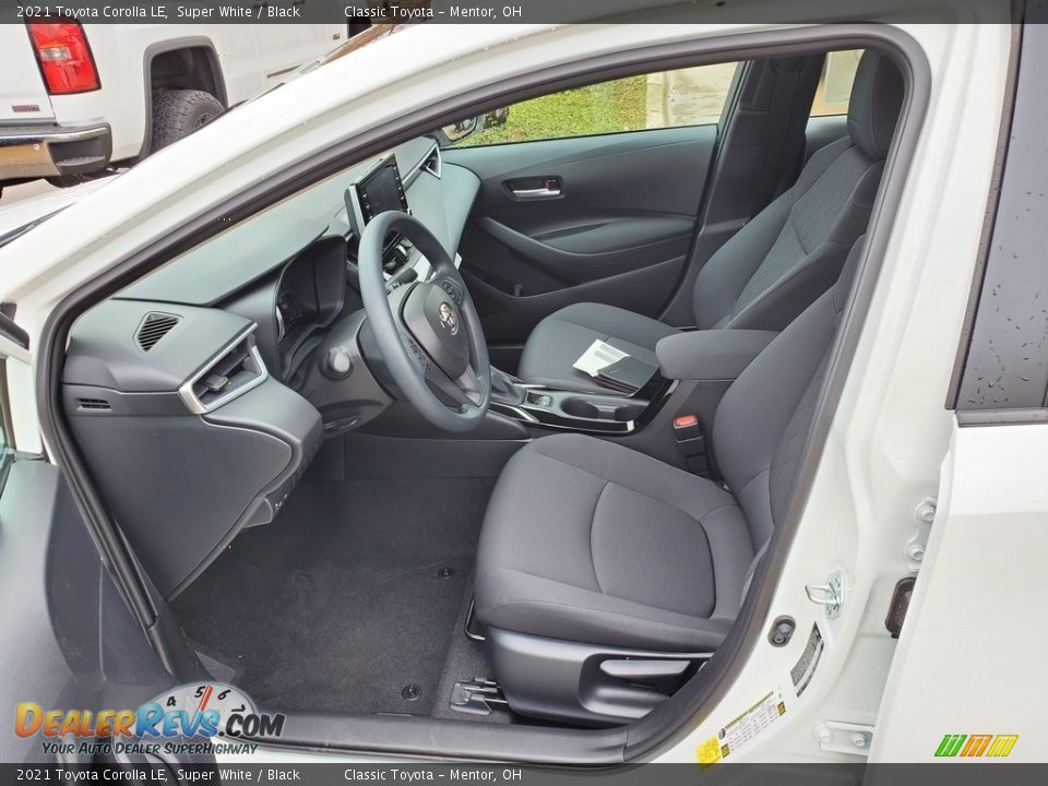 2021 Toyota Corolla LE Super White / Black Photo #2