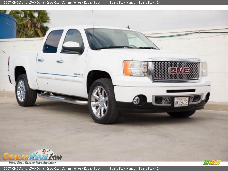 Front 3/4 View of 2007 GMC Sierra 1500 Denali Crew Cab Photo #1