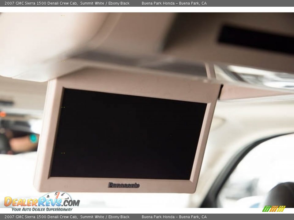 Entertainment System of 2007 GMC Sierra 1500 Denali Crew Cab Photo #20