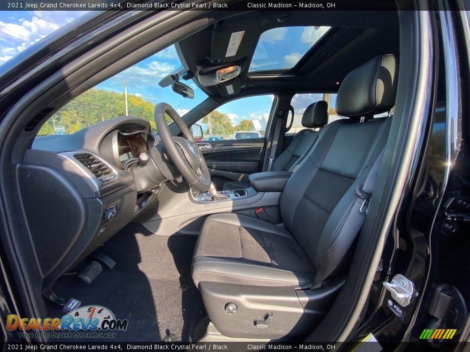 2021 Jeep Grand Cherokee Laredo 4x4 Diamond Black Crystal Pearl / Black Photo #2
